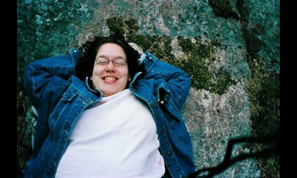 Overweight happy woman smiling | Emma London on Flickr