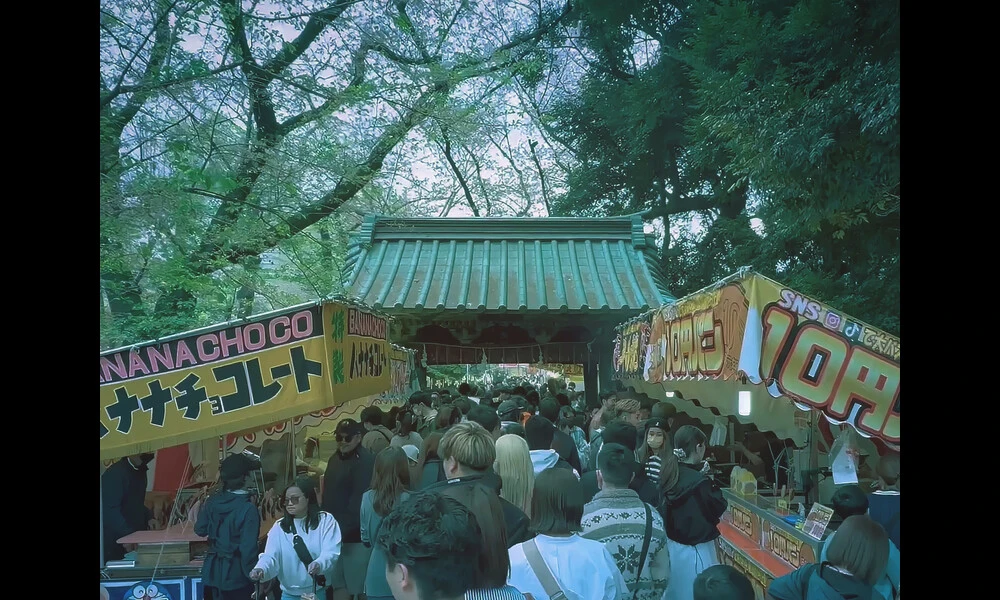 Crowds at Ueno Toshogu Shrine Entrance | DLKR on Flickr